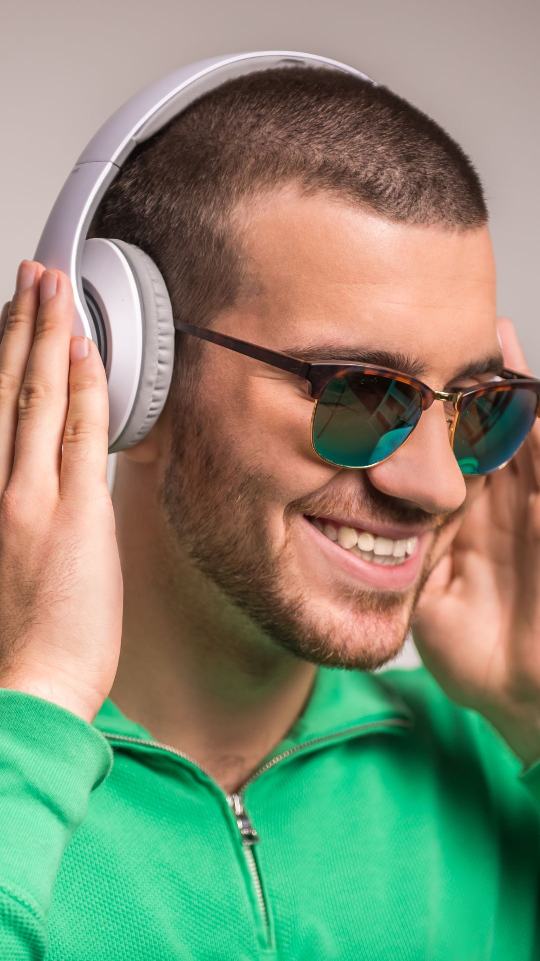 Listen to music 