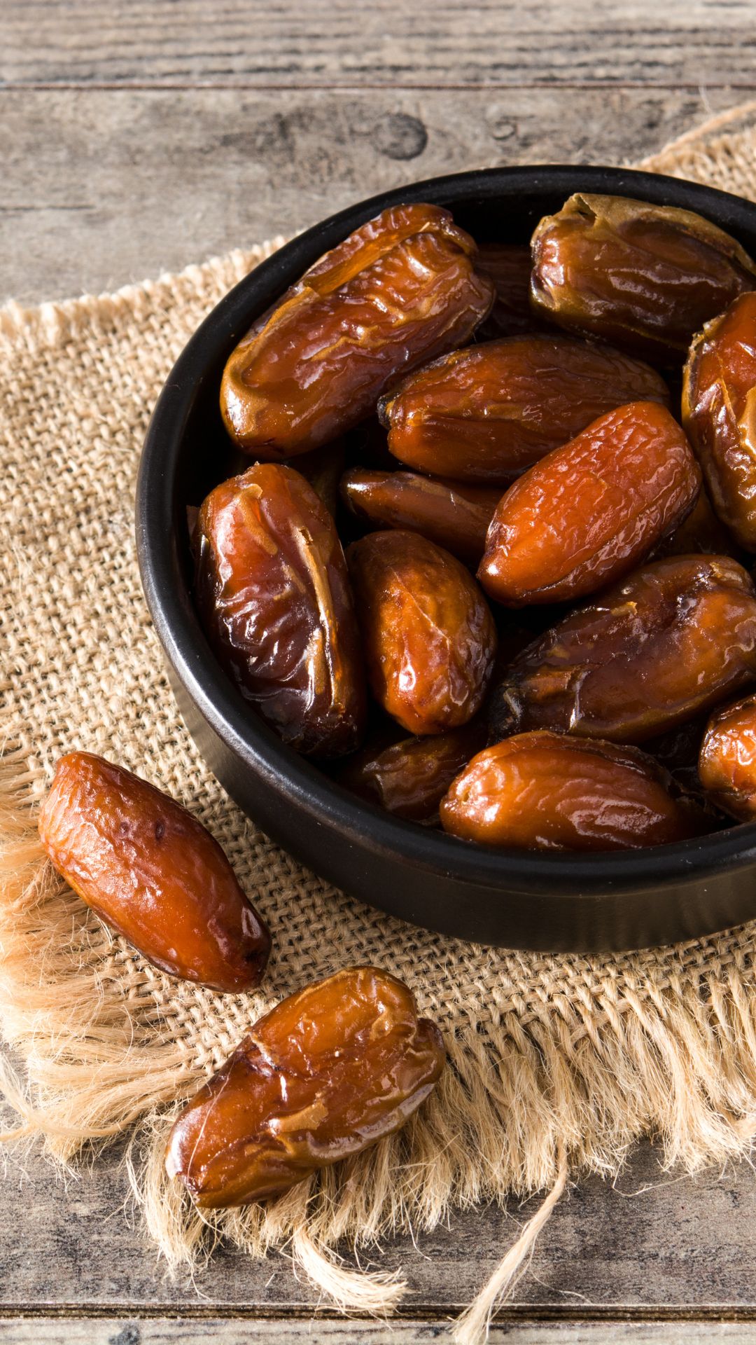 6 Benefits of consuming soaked dates daily in winters