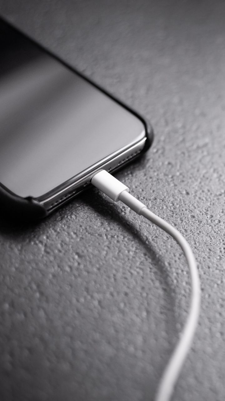 Mobile fast charging: মুহূর্তে স্মার্টফোন চার্জের ৫ টিপস