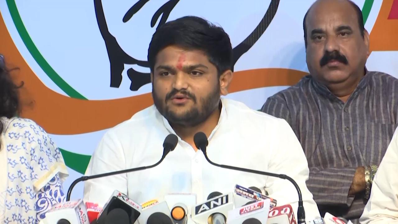 Vijay Rupani Resign: Opposition got issue, Hardik Patel accused of misleading the people of the state - Vijay Rupani Resign: विपक्ष को मिला मुद्दा, हार्दिक पटेल ने लगाया प्रदेश की जनता को